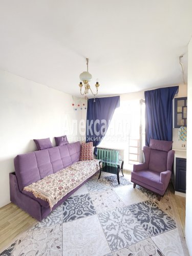 3-комнатная квартира (58м2) на продажу по адресу Кириши г., Строителей ул., 10— фото 1 из 11