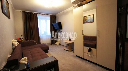 Комната в 3-комнатной квартире (72м2) на продажу по адресу Фарфоровская ул., 26— фото 1 из 5