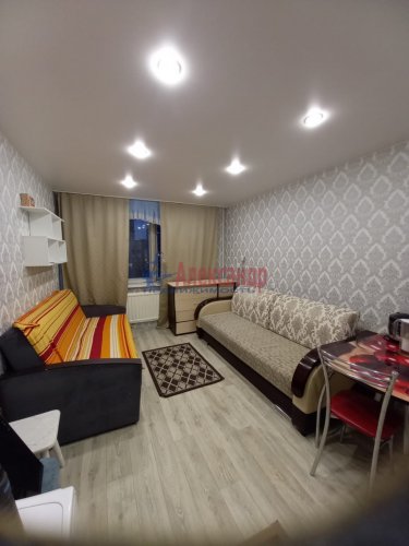 Комната в 8-комнатной квартире (183м2) на продажу по адресу Искровский просп., 6— фото 1 из 8