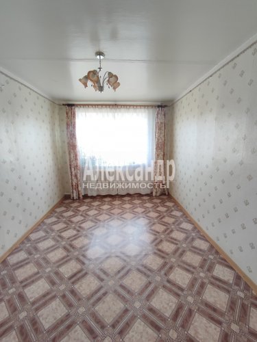 2-комнатная квартира (40м2) на продажу по адресу Будогощь пос., Заводская ул., 85— фото 1 из 11