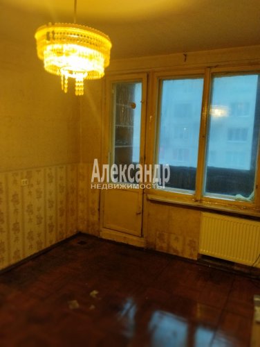 Комната в 3-комнатной квартире (60м2) на продажу по адресу Дыбенко ул., 27— фото 1 из 8