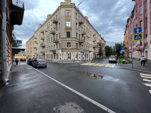 Комната в 3-комнатной квартире (152м2) на продажу по адресу Колпинская ул., 27-29— фото 1 из 41