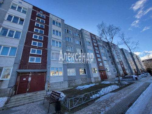 1-комнатная квартира (36м2) на продажу по адресу Приозерск г., Гагарина ул., 16— фото 1 из 15