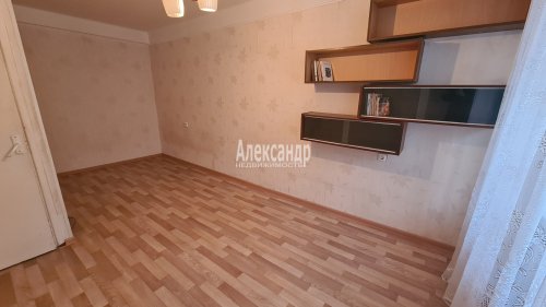 1-комнатная квартира (30м2) на продажу по адресу Кондратьевский просп., 79— фото 1 из 12