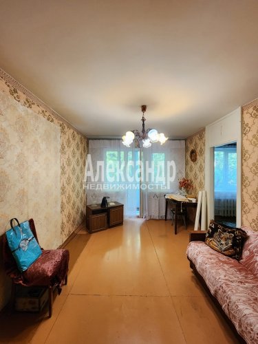 3-комнатная квартира (57м2) на продажу по адресу Кириши г., Романтиков ул., 13— фото 1 из 11