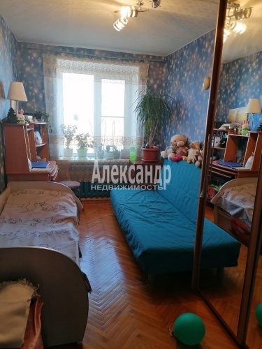 3-комнатная квартира (55м2) на продажу по адресу Кронштадт г., Флотская ул., 17— фото 1 из 10