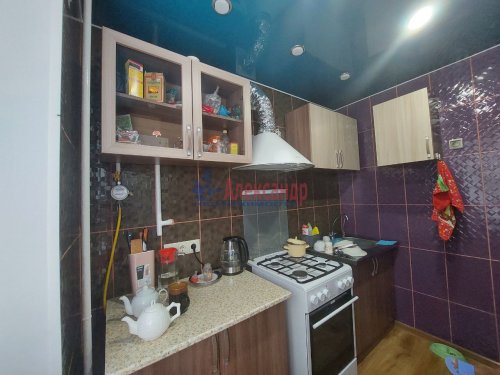 1-комнатная квартира (31м2) на продажу по адресу Кириши г., Героев просп., 23— фото 1 из 12