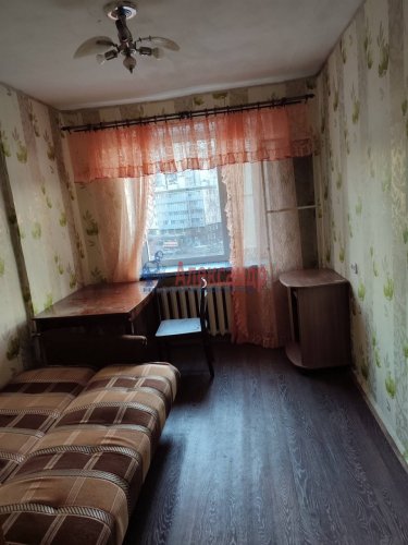 3-комнатная квартира (52м2) на продажу по адресу Кировск г., Пионерская ул., 1— фото 1 из 13