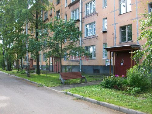 3-комнатная квартира (42м2) на продажу по адресу Ветеранов просп., 42— фото 1 из 26