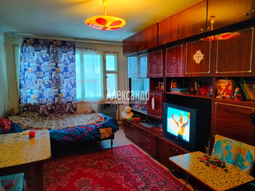 2 комнаты в 3-комнатной квартире (64м2) на продажу по адресу Новаторов бул., 84— фото 1 из 16