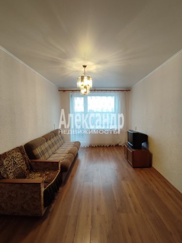 2-комнатная квартира (43м2) на продажу по адресу Кириши г., Советская ул., 12— фото 1 из 9