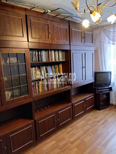 3-комнатная квартира (60м2) на продажу по адресу Кировск г., Набережная ул., 1— фото 1 из 12