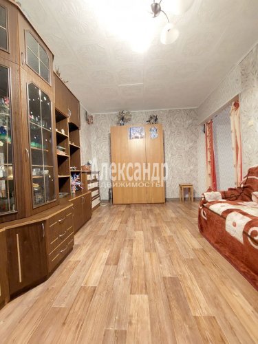 2-комнатная квартира (45м2) на продажу по адресу Кириши г., Нефтехимиков ул., 3— фото 1 из 8