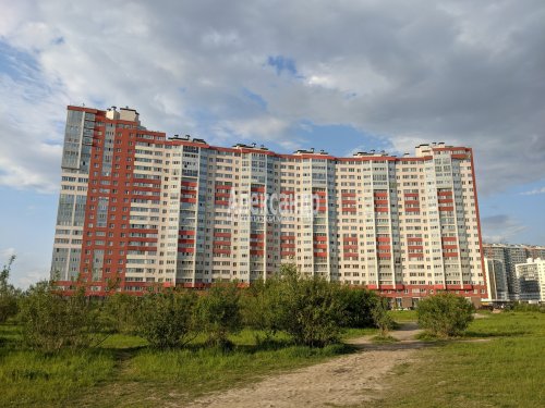 1-комнатная квартира (40м2) на продажу по адресу Героев просп., 18— фото 1 из 14