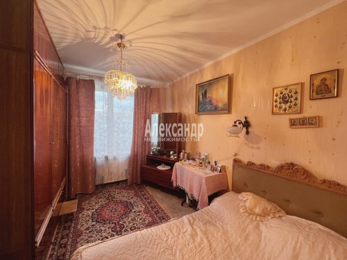 2-комнатная квартира (48м2) на продажу по адресу Пограничника Гарькавого ул., 33— фото 1 из 7