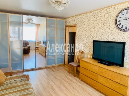 2-комнатная квартира (47м2) на продажу по адресу Аэродромная ул., 11— фото 1 из 15