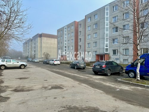 2-комнатная квартира (57м2) на продажу по адресу Приозерск г., Суворова ул., 31— фото 1 из 17
