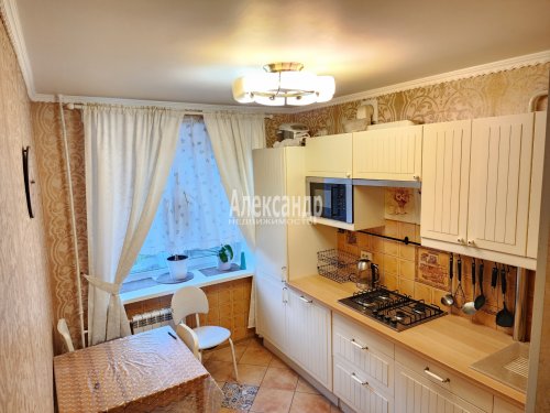 2-комнатная квартира (41м2) на продажу по адресу Карбышева ул., 10— фото 1 из 20