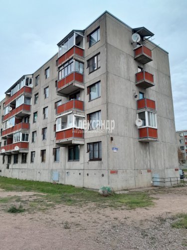 3-комнатная квартира (64м2) на продажу по адресу Советский пос., Садовая ул., 42— фото 1 из 12