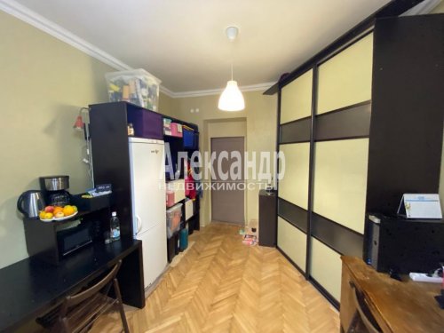 Комната в 3-комнатной квартире (74м2) на продажу по адресу Ломоносов г., Красного Флота ул., 7— фото 1 из 12