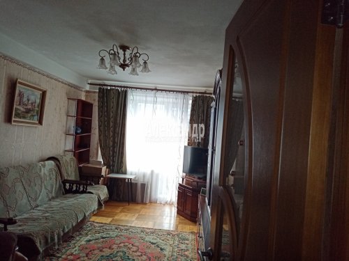 2-комнатная квартира (50м2) на продажу по адресу Волхов г., Авиационная ул., 36— фото 1 из 9