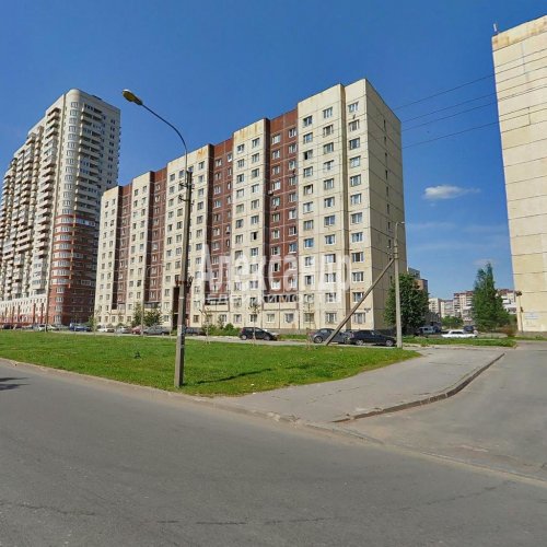 1-комнатная квартира (40м2) на продажу по адресу Караваевская ул., 32— фото 1 из 17