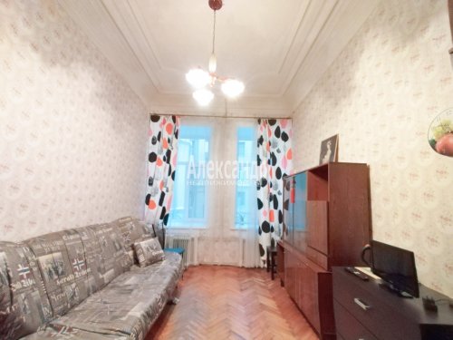 Комната в 6-комнатной квартире (180м2) на продажу по адресу Марата ул., 76— фото 1 из 8