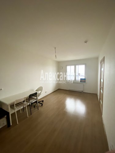 1-комнатная квартира (33м2) на продажу по адресу Дыбенко ул., 5— фото 1 из 18