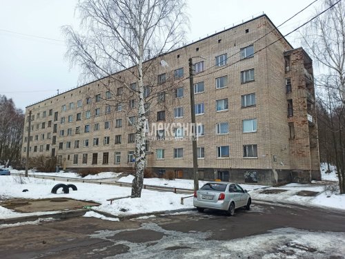 Комната в 8-комнатной квартире (378м2) на продажу по адресу Выборг г., Данилова ул., 1— фото 1 из 9