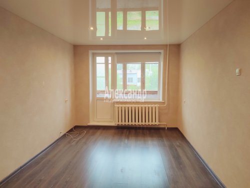 1-комнатная квартира (37м2) на продажу по адресу Селезнево пос., Центральная ул., 16— фото 1 из 16