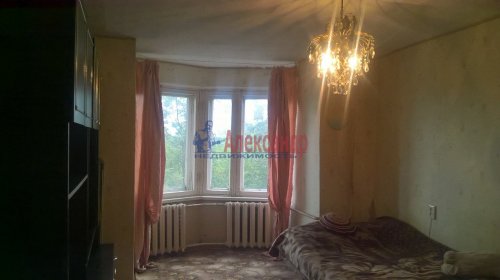 2-комнатная квартира (51м2) на продажу по адресу Кириши г., Волховская наб., 2— фото 1 из 13