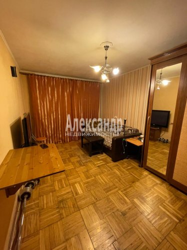 Комната в 4-комнатной квартире (70м2) на продажу по адресу Суздальский просп., 93— фото 1 из 8