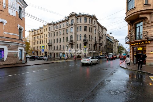 3-комнатная квартира (57м2) на продажу по адресу Чкаловский просп., 34— фото 1 из 18