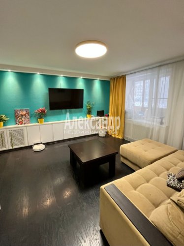 3-комнатная квартира (58м2) на продажу по адресу Луначарского пр., 62— фото 1 из 19