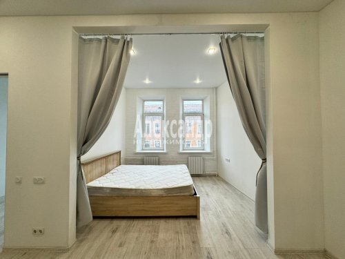 2-комнатная квартира (62м2) на продажу по адресу 8-я Советская ул., 57— фото 1 из 12