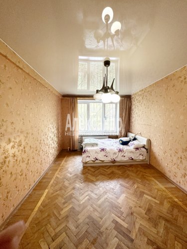 1-комнатная квартира (31м2) на продажу по адресу Витебский просп., 77— фото 1 из 10