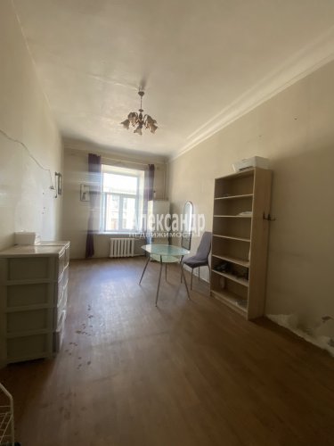 Комната в 7-комнатной квартире (200м2) на продажу по адресу Садовая ул., 105— фото 1 из 10