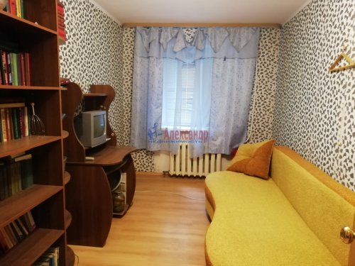 4-комнатная квартира (61м2) на продажу по адресу Сясьстрой г., Космонавтов ул., 7— фото 1 из 19