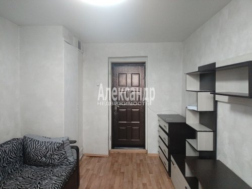 Комната в 6-комнатной квартире (212м2) на продажу по адресу Богатырский просп., 11— фото 1 из 13
