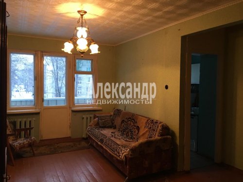 2-комнатная квартира (44м2) на продажу по адресу Кириши г., Романтиков ул., 11— фото 1 из 8