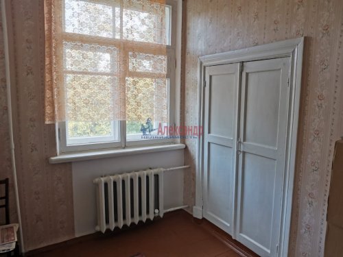 Комната в 4-комнатной квартире (97м2) на продажу по адресу Петергоф г., Эрлеровский бул., 4— фото 1 из 6