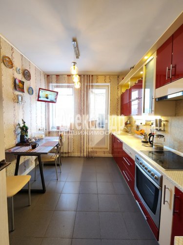 3-комнатная квартира (84м2) на продажу по адресу Кириши г., Волховская наб., 50— фото 1 из 11