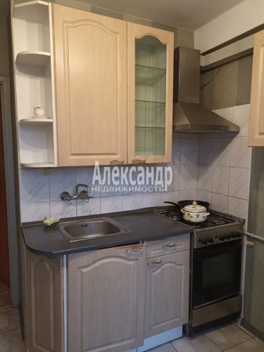 3-комнатная квартира (57м2) на продажу по адресу Луначарского пр., 78— фото 1 из 11