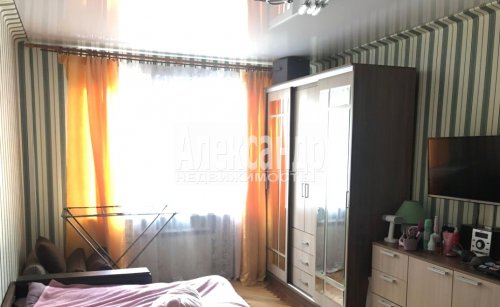 2-комнатная квартира (46м2) на продажу по адресу Большевиков просп., 61— фото 1 из 17