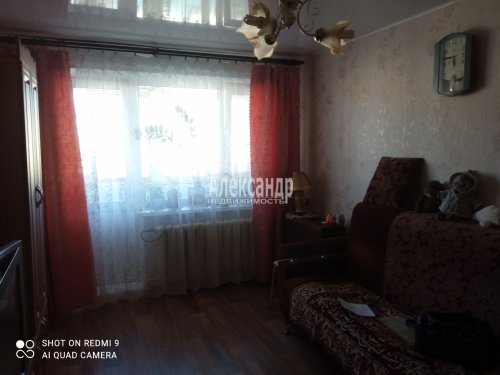 2-комнатная квартира (45м2) на продажу по адресу Волхов г., Дзержинского ул., 12— фото 1 из 7