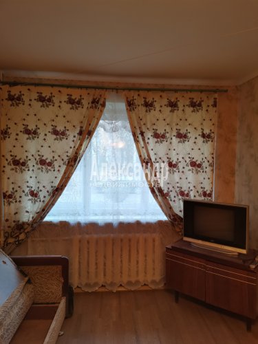 2-комнатная квартира (42м2) на продажу по адресу Кировск г., Пушкина ул., 4— фото 1 из 12