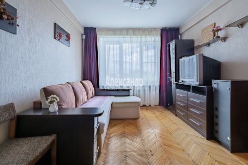 1-комнатная квартира (31м2) на продажу по адресу Светлановский просп., 72— фото 1 из 15
