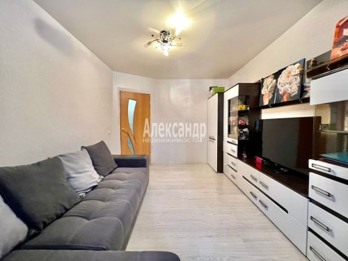 3-комнатная квартира (56м2) на продажу по адресу Крюкова ул., 7— фото 1 из 13