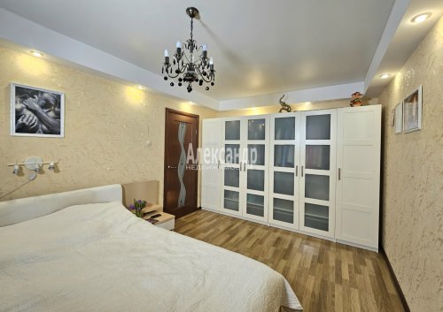 3-комнатная квартира (56м2) на продажу по адресу Омская ул., 28— фото 1 из 18