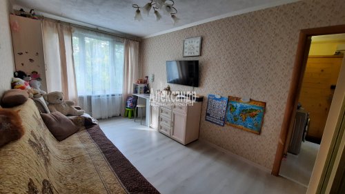 4-комнатная квартира (50м2) на продажу по адресу Танкиста Хрустицкого ул., 27— фото 1 из 19